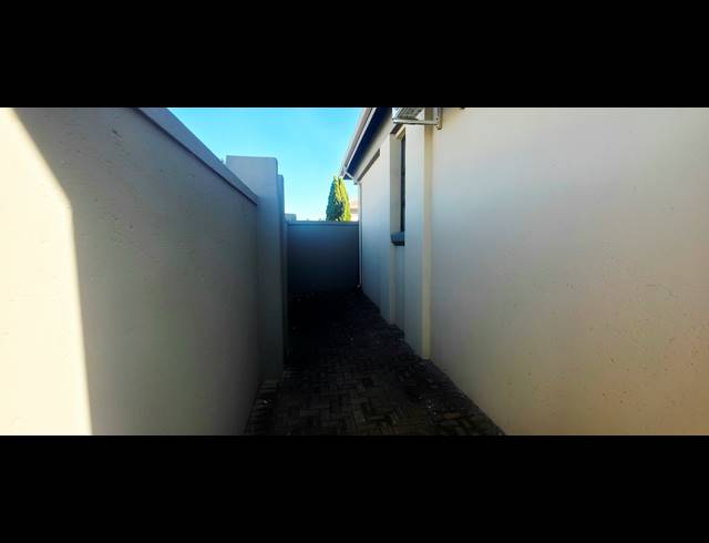 3 BEDROOM FREEHOLD FOR SALE IN BEN FLEUR